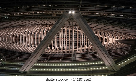 CHIYODA, TOKYO, JAPAN - MAY 23, 2019:  Detail Of The Interior Of Tokyo International Forum's Glass Building Lobby. The Complex Was Designed By Architect Rafael Viñoly.