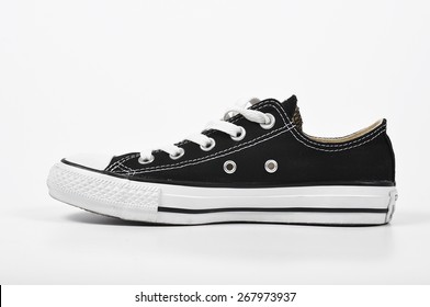 black all star shoes