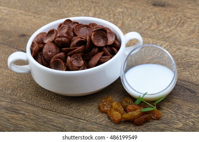 Choco corn flakes with milk and raisin