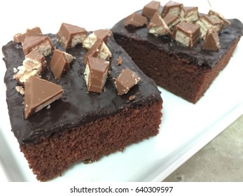 Chocolate Cake And KitKat Topping