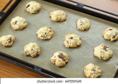 2,998 Chocolate chip cookies making Images, Stock Photos & Vectors ...