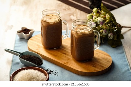 Chocolate Coffee Tea Is The Perfect Caffeine Blend With Chocolate Richness And The Buzz Of Tea! When In Doubt As To What The Majority Wants Make This Concoction Because It Is Rich, Sweet, And Gives Yo