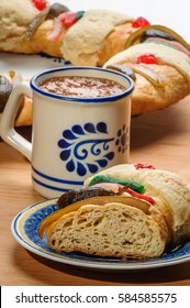 Chocolate cup with rosca de reyes