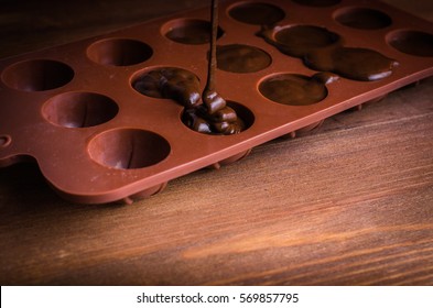 Chocolate In Mold, Make Praline