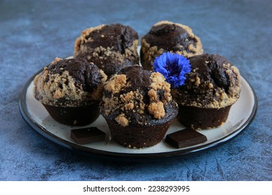 Chocolate muffins with streusel on the plate
