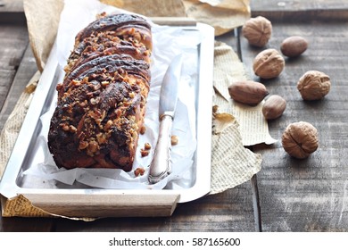 Chocolate Yeast Cake With Nuts 