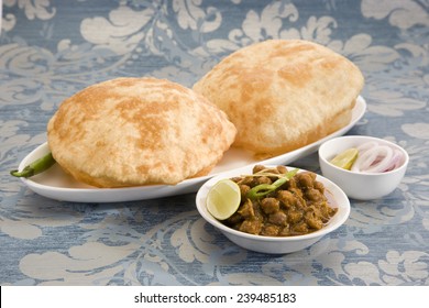 Chole With Kulcha Or Chana Masala With Puri