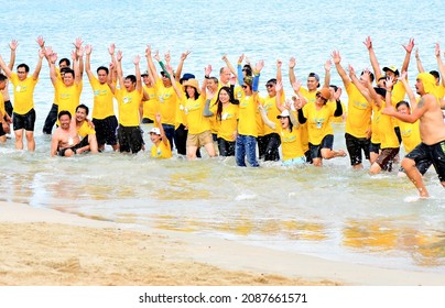 Chon Buri Thailand August 01 2019 Blur Japanese Company Takes Employees To Activity On The Beach “Team Building Excellence Team Work 2019”