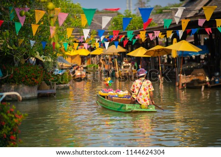 CHONBURI - March,1 : Travel and shopping in Pattaya Floating Market four regions Where have traditional commercial boats and villagers do about traditional foods and souvenirs.THAILAND