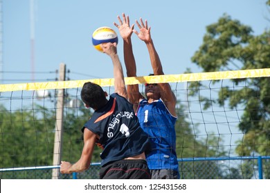 CHONBURI, THAILAND-JAN 18 : Dunvinit  Of Institute Of Physical Education In Block During Beach Volleyball 40th. Thailand University Games At Chonburi Stadium On Jan 18, 2013 In Chonburi, Thailand .