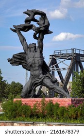  Chornobyl Ukraine - 05.08.2022: Monument in Chernobyl Nuclear Power Plant Zone of Alienation                           