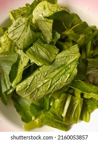 Choy sum (Brassica chinensis var. parachinensis) is an excellent source of calcium, iron, potassium, fiber, and vitamins A and C
