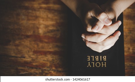 Christian Life Crisis Prayer To God. Woman Pray For God Blessing To Wishing Have A Better Life. Woman Hands Praying To God With The Bible. Begging For Forgiveness And Believe In Goodness. 