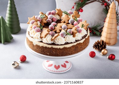 Christmas cake decorated with gingerbread cookies and sugared cranberries, festive holiday cheesecake idea