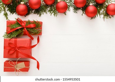 圣诞节边界 圣诞礼物 杉木树枝上的白色背景 平躺 顶视图 复制空间 的类似图片 库存照片和矢量图 Shutterstock
