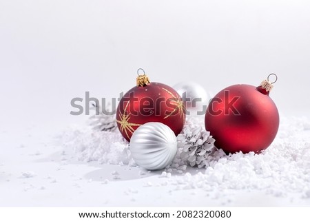  Christmas composition. a pattern of christmas balls on white background 