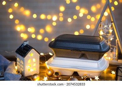 Christmas Decor Of Food Delivery Service Containers. New Year's Eve Promotion. Ready-made Hot Order, Disposable Plastic Box In Fairy Light. Work On Public Holidays Catering. Copy Space, Mock Up