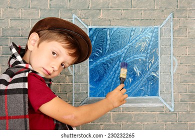 Christmas decoration   smiling boy draws the window frost work