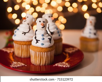 Christmas Dessert. Snowman Cupcakes