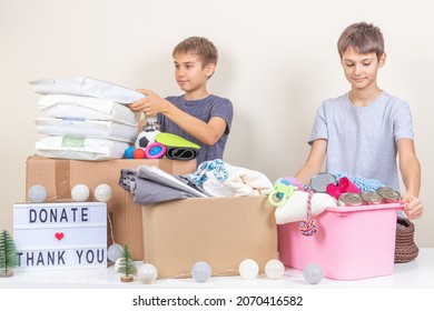 Christmas Donation To Animal Shelter. Volunteer Teenagers Collecting Donations, Preparing Animal Donation Box For Animal Shelters At Christmas Charity