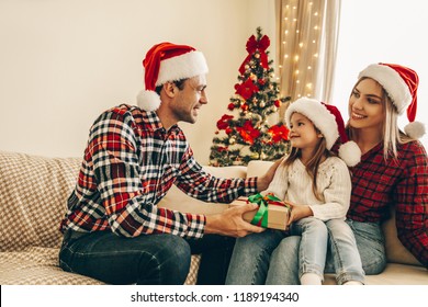 1,116 All at christmas family together Images, Stock Photos & Vectors ...