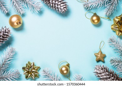 Weihnachten Blaue Kugeln Schnee Stockfotos Bilder Und Fotografie Shutterstock