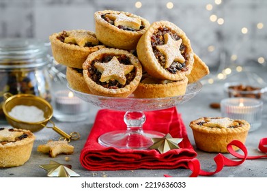 Christmas Fruit Mince Pies On A Glass Stand.  British Pastry Pies Stuffed With Raisins, Nuts, Apples. Selective Focus