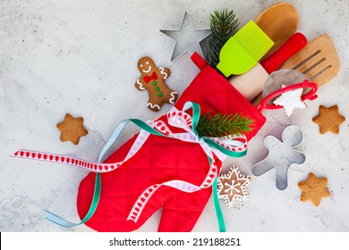 Christmas Gift Wrapping Idea  With Oven Mitt,kitchen Utensils And Cookies