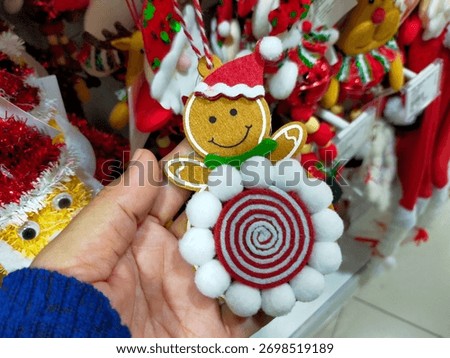 Christmas knick-knacks and ornaments displayed to complement the room decorations and Christmas tree