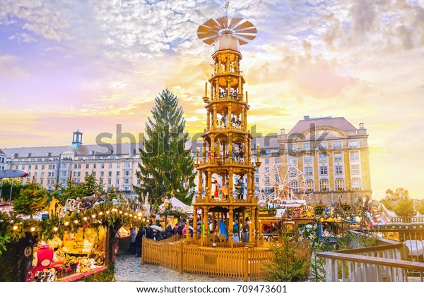 Weihnachtsmarkt Striezelmarkt in Dresden, Deutschland