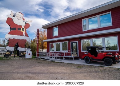 Christmas, Michigan - October 19, 2021: Large Santa Claus Outside Of The North Pole Santa's Workshop Store