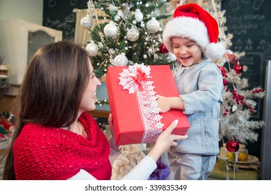 34,192 Christmas Morning Presents Images, Stock Photos & Vectors ...