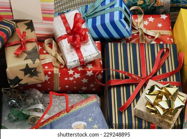 56,605 Pile of presents Images, Stock Photos & Vectors | Shutterstock