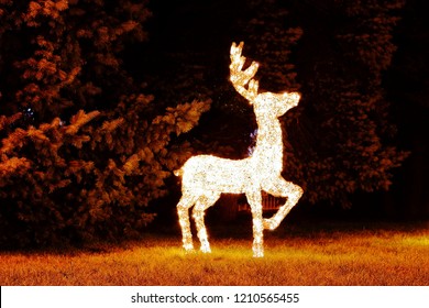 39,595 Christmas lights reindeer Images, Stock Photos & Vectors ...