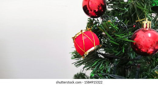 christmas-tree-boarder-design-christmas-card-stock-photo-1584915322