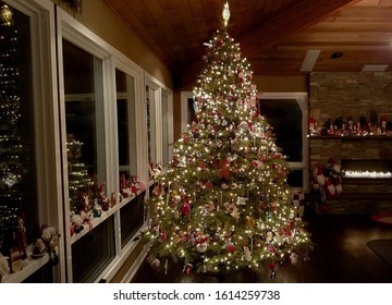 Christmas Tree In A Rustic Room/Log Cabin Style With Wood Tones, Stone Fireplace And Vintage Santa Claus Collection Decor; Cozy Home, Vacation Ideas, Holidays With Family