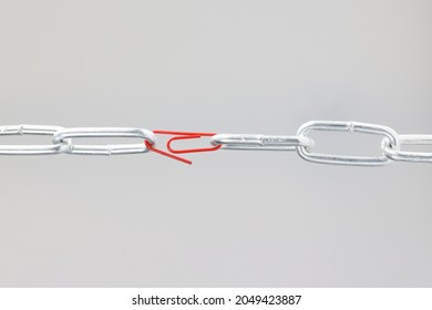 Chrome chain in middle with red paper clip