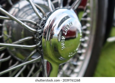 Chrome classic car wheel hubcap
