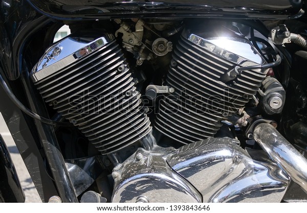 Chrome\
Cylinders Motorcycle Engine with Light\
Reflection