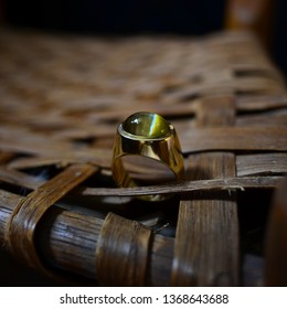 A Chrysoberyl Cat's Eye Ring