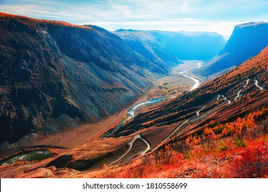 Chulyshman River Gorge And View Of Katu-Yaryk Pass In Altai Mountains, Siberia, Russia. Beautiful Autumn Landscape At Sunrise