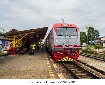 Chumphon Thailand September 28 2022 : QSY. New Locomotive Of Thailand Running Testing Before Service At Sawi Station