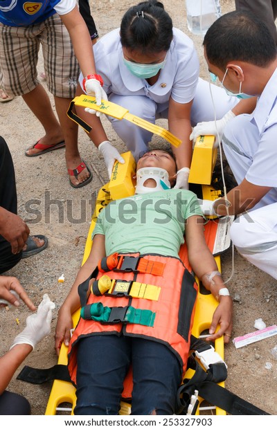 Chumpon, Thailand January 3 :Woman who accident by\
car was rescue by doctor and rescue on site of accident. Thailand\
on January 3, 2015
