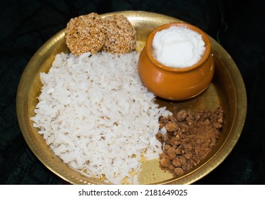 Chura Dahi Or Flat Rice With Curd Or Yogurt, Til Ladoo And Gur Or Jaggery . Makarsankranti Food Of Mithila, Bihar. Mithila Cuisine Or Khana. Selective Focus On Subject , Background Blur. 