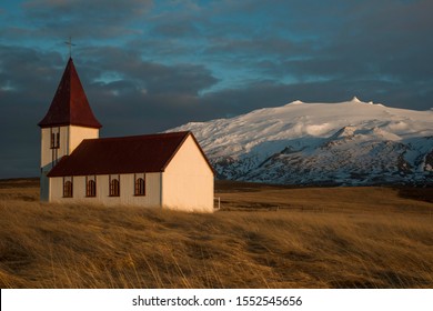 Church of Hellnar, Snaeffelsjökull ath the back, Snaefellsness, Vesturland, Iceland