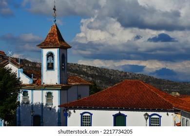 The Church Of Our Lady Of The Rosary, Or Igreja De Nossa Senhora Do Rosário, In The World Heritage-listed Old Town Of Diamantina, Surrounded By The Rugged Serra Do Espinhaço, Minas Gerais, Brazil