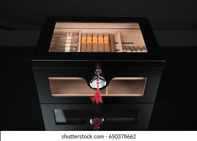 Cigar Humidor (Closed)