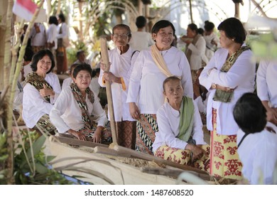 Cigugur Village/Kuningan Distric/West Java/Indonesia - Agustus 24, 2019 : The Servants In The Traditional Ceremony Seren Taun.