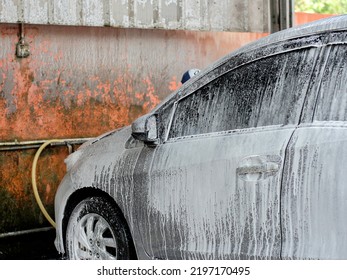 Cilegon, Indonesia - Sep 03, 2022 : A Car With Snow Foam Car Wash. Photo Illustration Of Car Wash. Perfect For Articles Or Any Marketing Purposes.