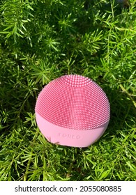 Cimahi - Indonesia, October 9th 2021 - Foreo Luna Play Plus Helps Clean The Face